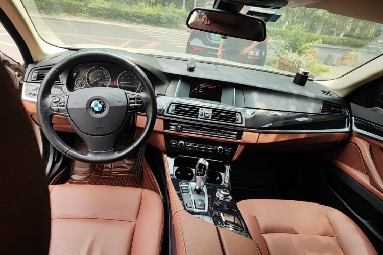 Used BMW 5 Series 2015 520i Elegant Edition Center Console