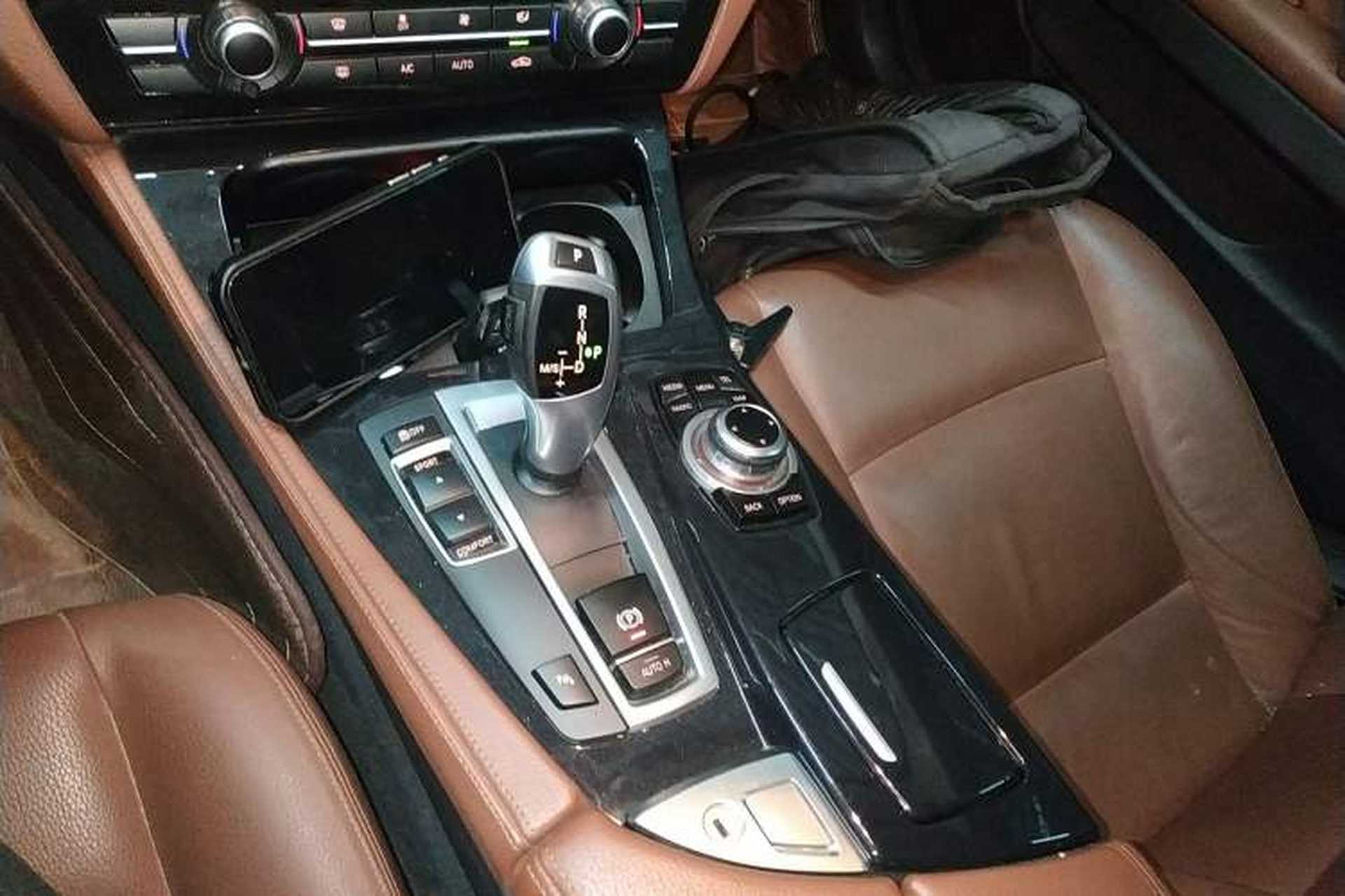 Used BMW 5 Series 2015 520i Elegant Edition Gear Lever