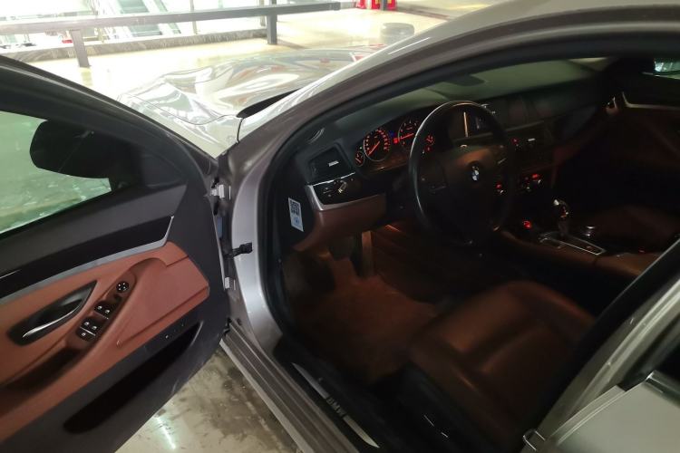 Used BMW 5 Series 2015 520i Elegant Edition Interior 3