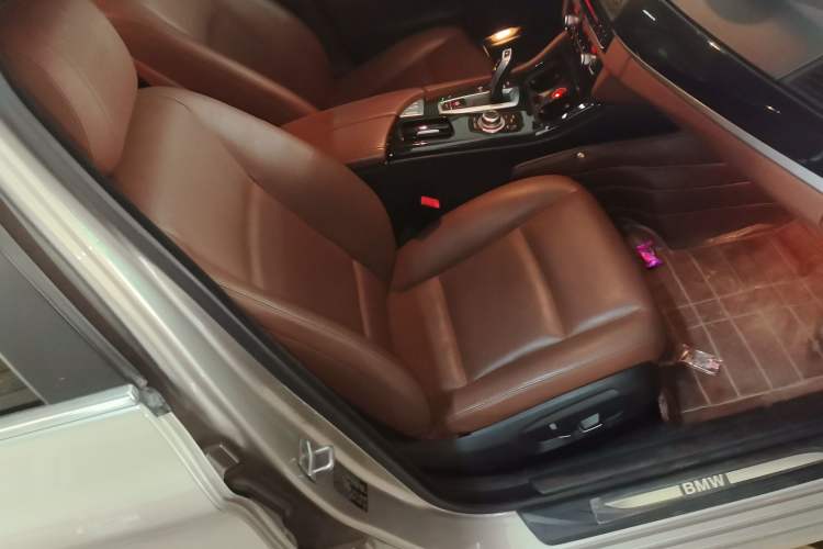 Used BMW 5 Series 2015 520i Elegant Edition Right Front Seat
