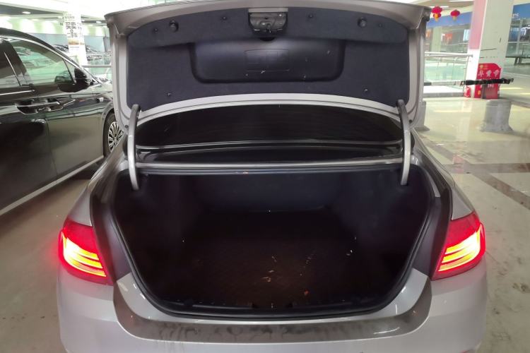 Used BMW 5 Series 2015 520i Elegant Edition Trunk