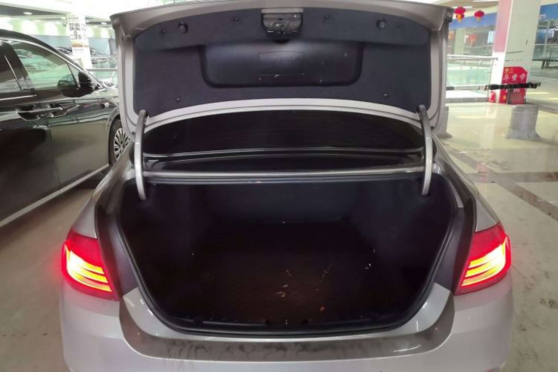 Used BMW 5 Series 2015 520i Elegant Edition Trunk