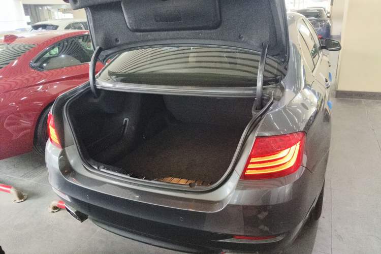 Used BMW 5 Series 2015 535Li Leading Model Trunk