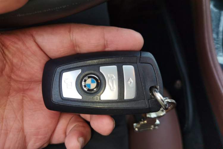 Used BMW 5 Series 2015 520i Elegant Edition Vehicle Key