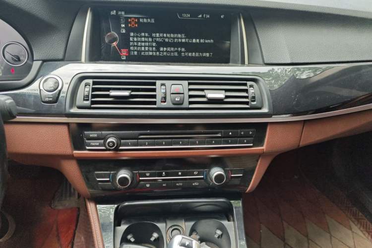 Used BMW 5 Series 2015 520i Elegant Edition Audio And AC Panel