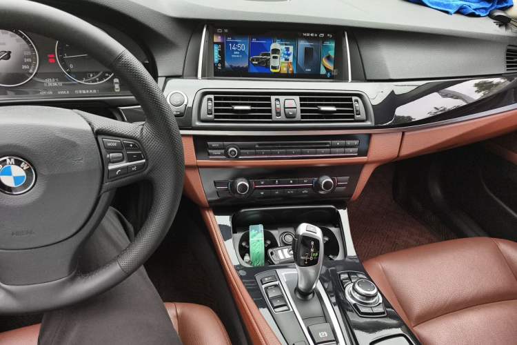 Used BMW 5 Series 2015 520i Elegant Edition Audio And AC Panel