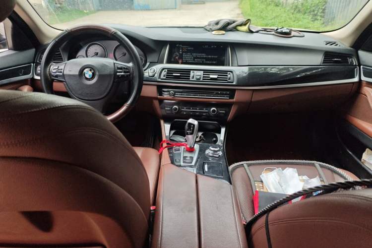 Used BMW 5 Series 2015 520i Elegant Edition Center Console