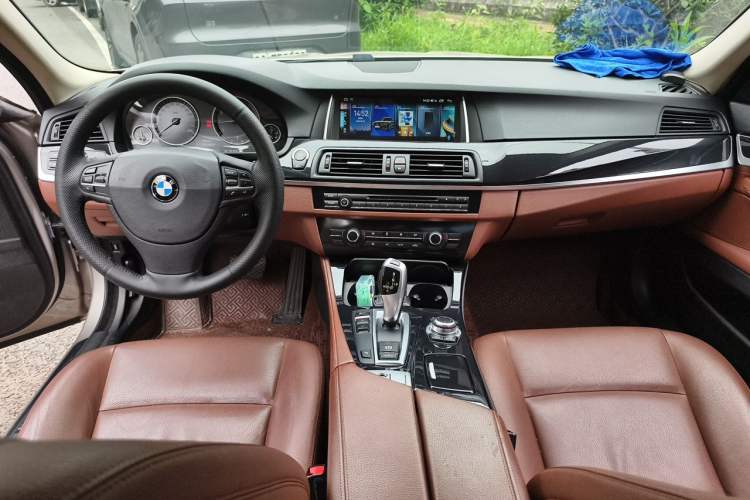 Used BMW 5 Series 2015 520i Elegant Edition Center Console