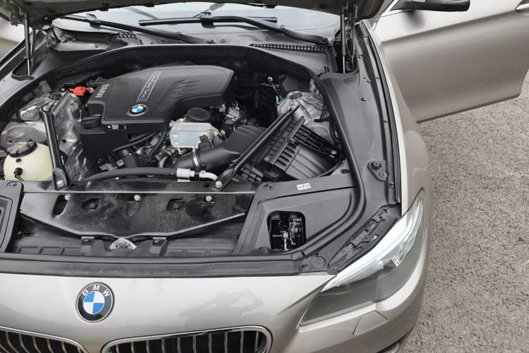 Used BMW 5 Series 2015 520i Elegant Edition Engine Bay Left