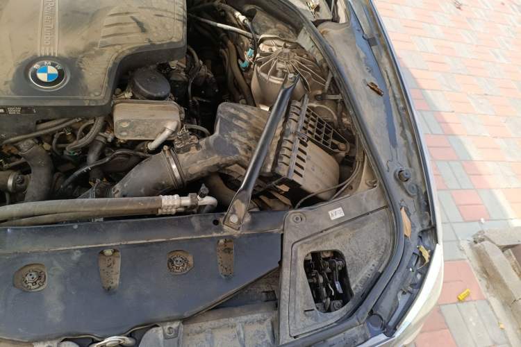 Used BMW 5 Series 2015 520i Elegant Edition Engine Bay Left