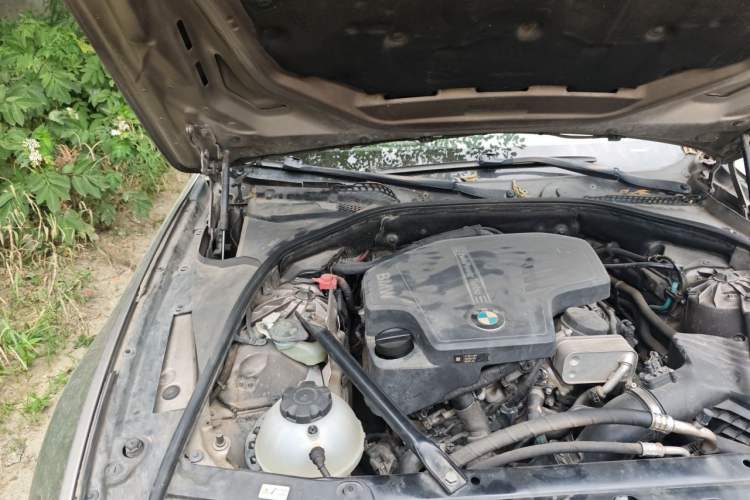 Used BMW 5 Series 2015 520i Elegant Edition Engine Bay Right