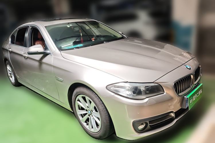 Used BMW 5 Series 2015 520i Elegant Edition Front Right 45 Deg