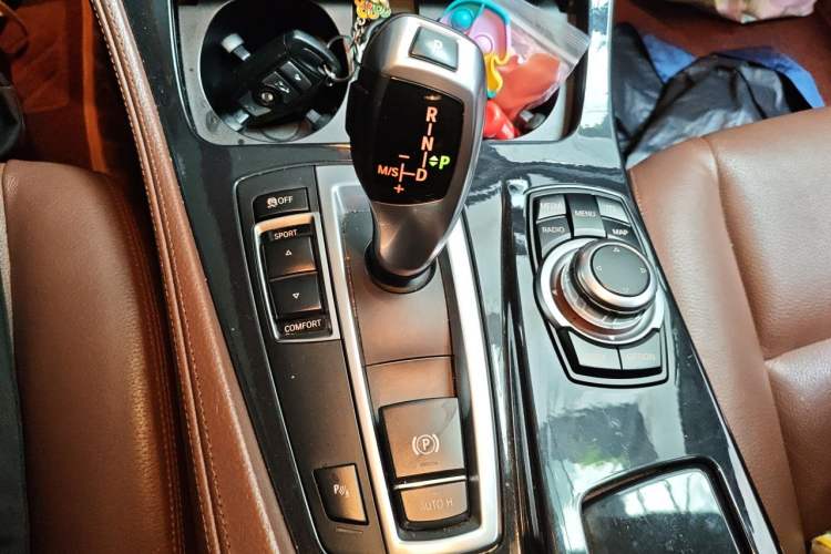 Used BMW 5 Series 2015 520i Elegant Edition Gear Lever