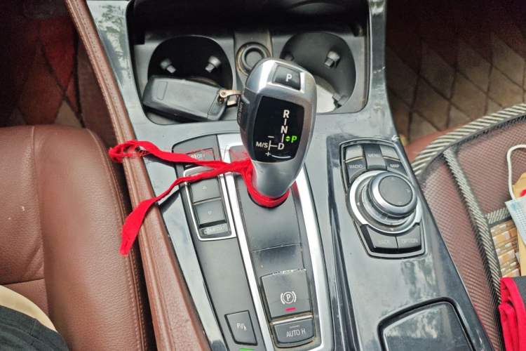 Used BMW 5 Series 2015 520i Elegant Edition Gear Lever