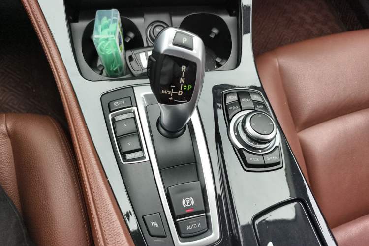 Used BMW 5 Series 2015 520i Elegant Edition Gear Lever
