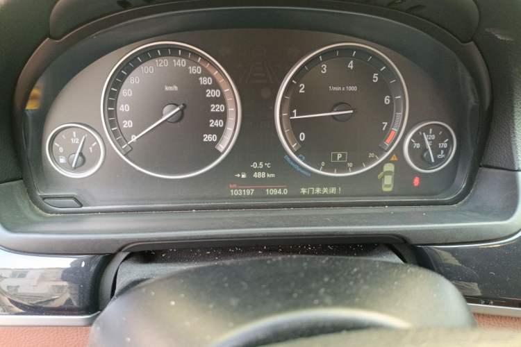 Used BMW 5 Series 2015 520i Elegant Edition Odometer Close Up