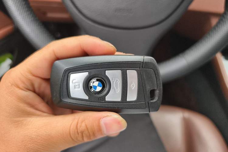 Used BMW 5 Series 2015 520i Elegant Edition Vehicle Key