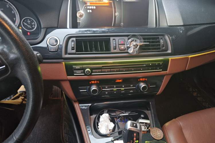 Used BMW 5 Series 2015 520i Elegant Edition Audio And AC Panel