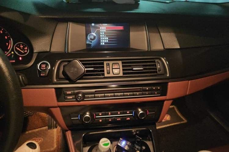 Used BMW 5 Series 2015 520i Elegant Edition Audio And AC Panel