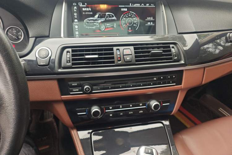 Used BMW 5 Series 2015 520i Elegant Edition Audio And AC Panel