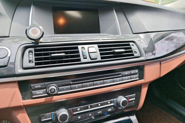 Used BMW 5 Series 2015 520i Elegant Edition Audio And AC Panel