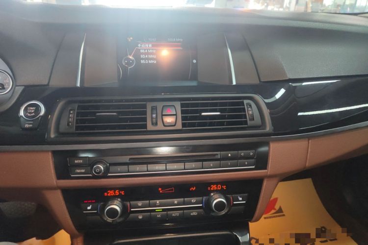 Used BMW 5 Series 2015 520i Elegant Edition Audio And AC Panel