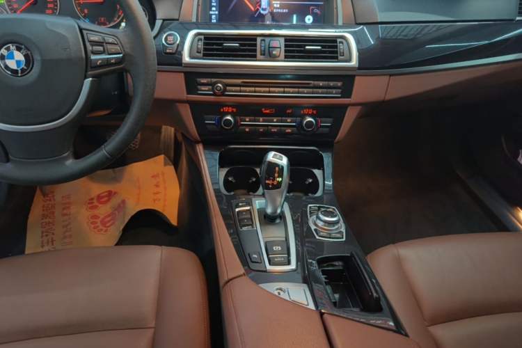 Used BMW 5 Series 2015 520i Elegant Edition Audio And AC Panel