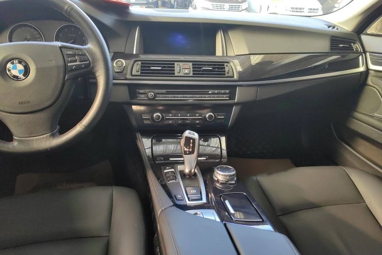 Used BMW 5 Series 2015 520i Elegant Edition Audio And AC Panel