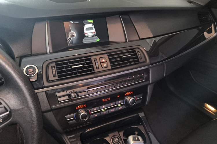 Used BMW 5 Series 2015 520i Elegant Edition Audio And AC Panel