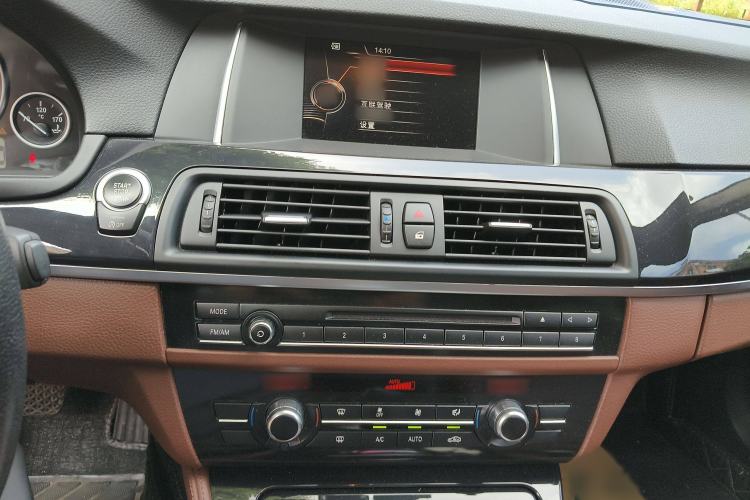 Used BMW 5 Series 2015 520i Elegant Edition Audio And AC Panel