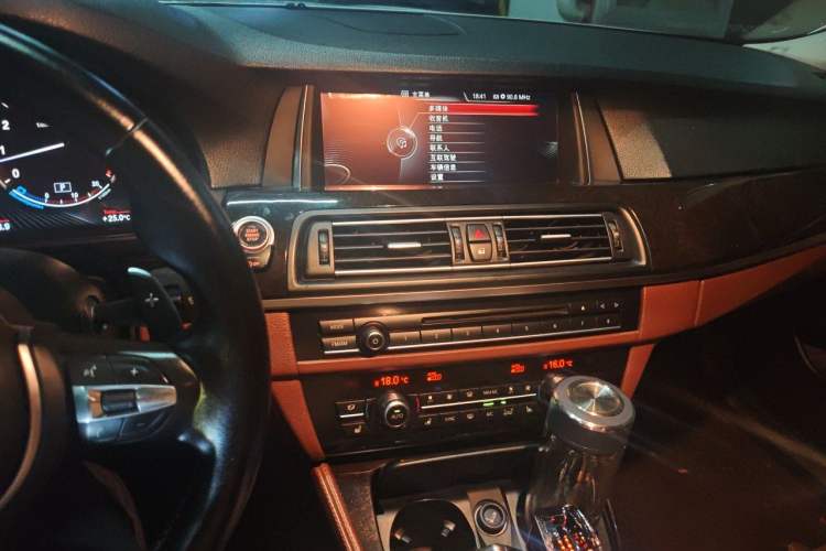 Used BMW 5 Series 2015 535Li Leading Model Audio And AC Panel