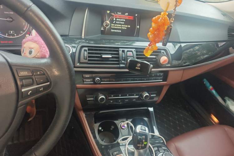 Used BMW 5 Series 2015 520i Elegant Edition Audio And AC Panel