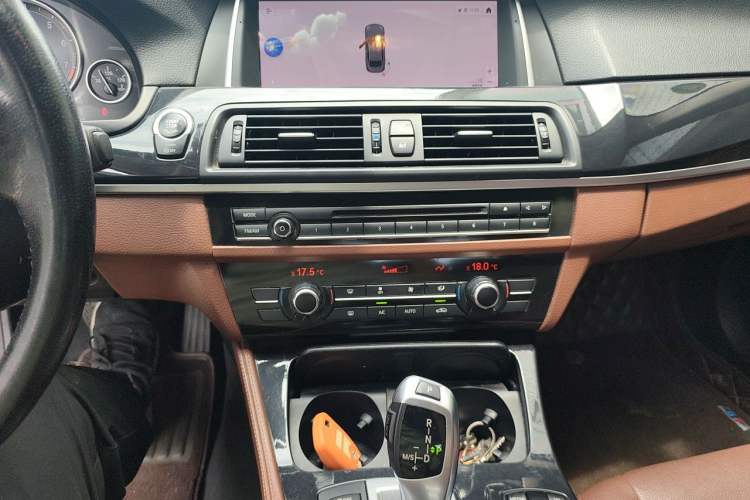 Used BMW 5 Series 2015 520i Elegant Edition Audio And AC Panel