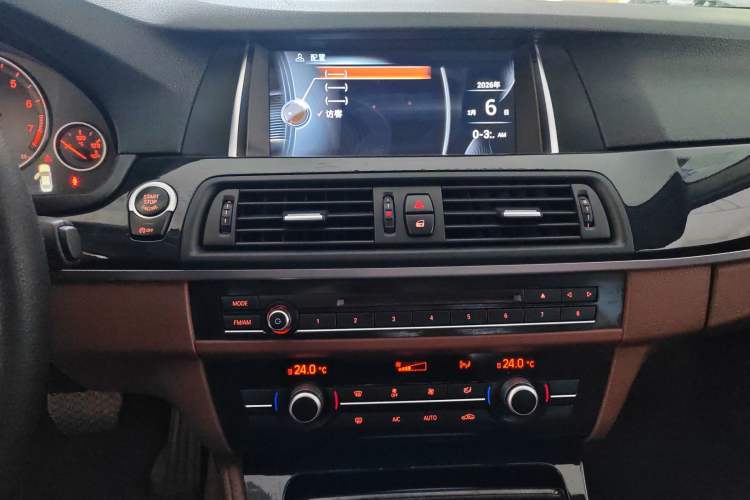 Used BMW 5 Series 2015 520i Elegant Edition Audio And AC Panel