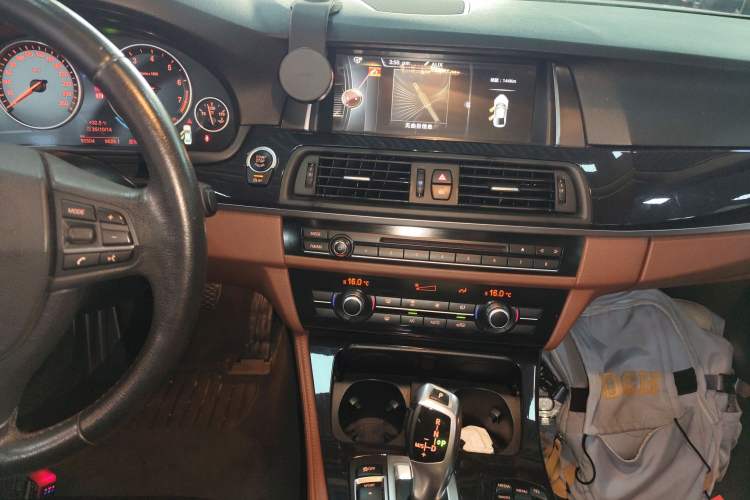 Used BMW 5 Series 2015 520i Elegant Edition Audio And AC Panel