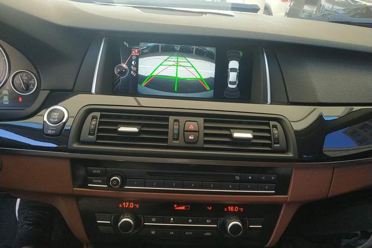 Used BMW 5 Series 2015 520i Elegant Edition Audio And AC Panel