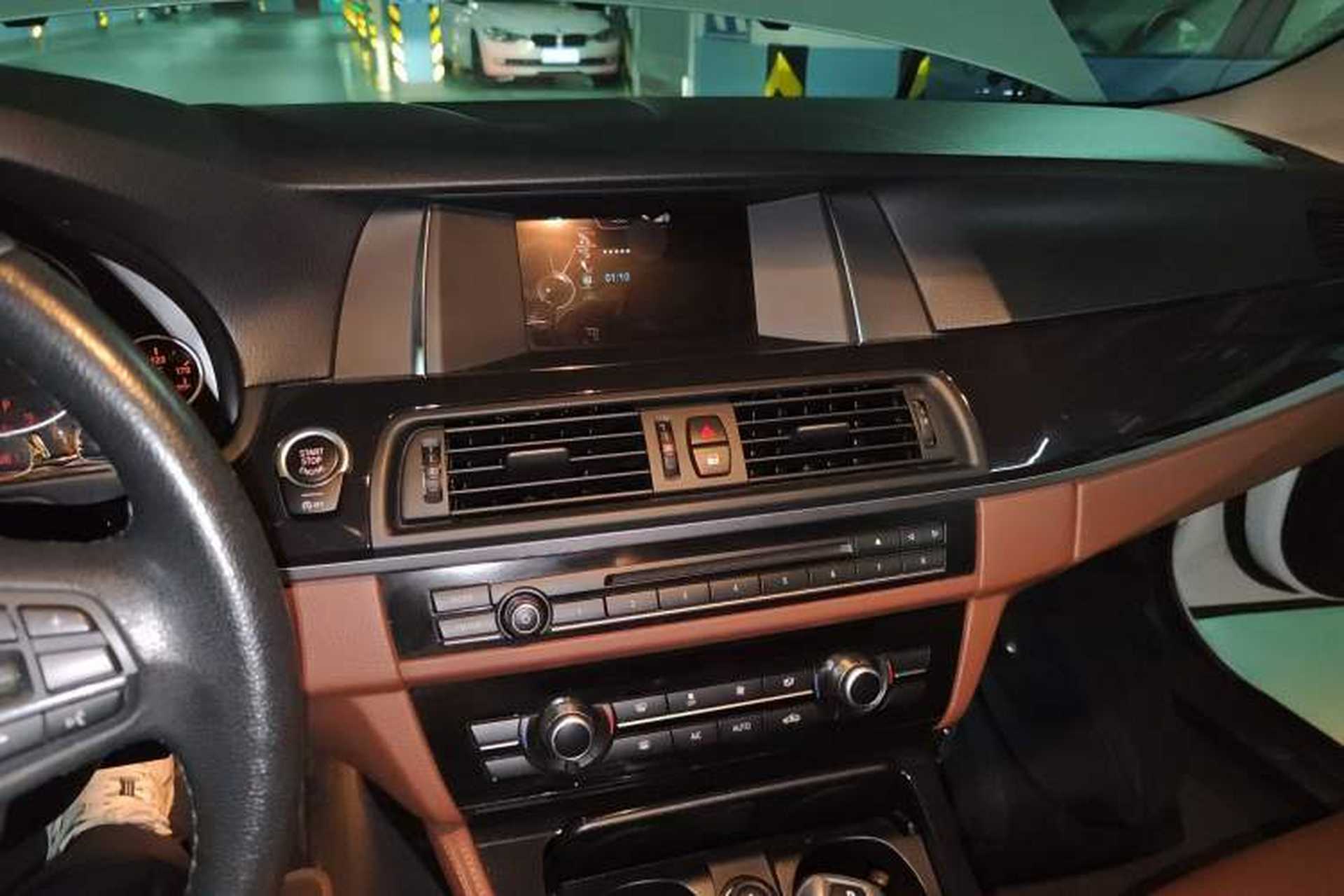 Used BMW 5 Series 2015 520i Elegant Edition Audio And AC Panel