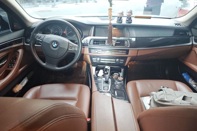 Used BMW 5 Series 2015 520i Elegant Edition Center Console