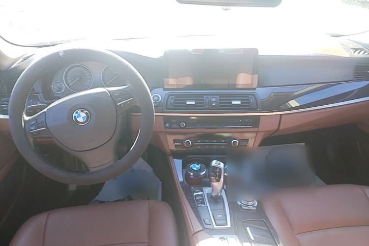 Used BMW 5 Series 2015 520i Elegant Edition Center Console