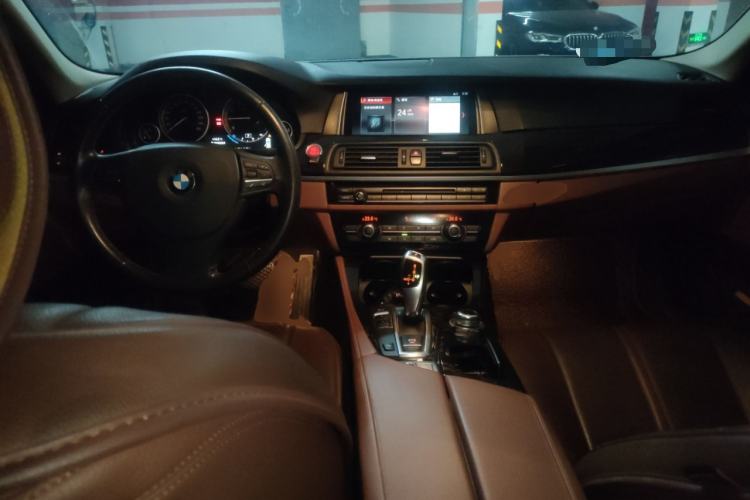 Used BMW 5 Series 2015 520i Elegant Edition Center Console