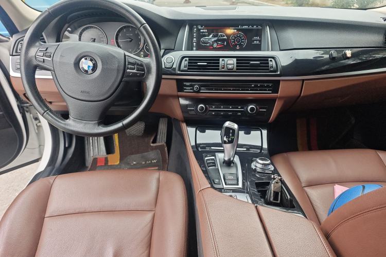 Used BMW 5 Series 2015 520i Elegant Edition Center Console