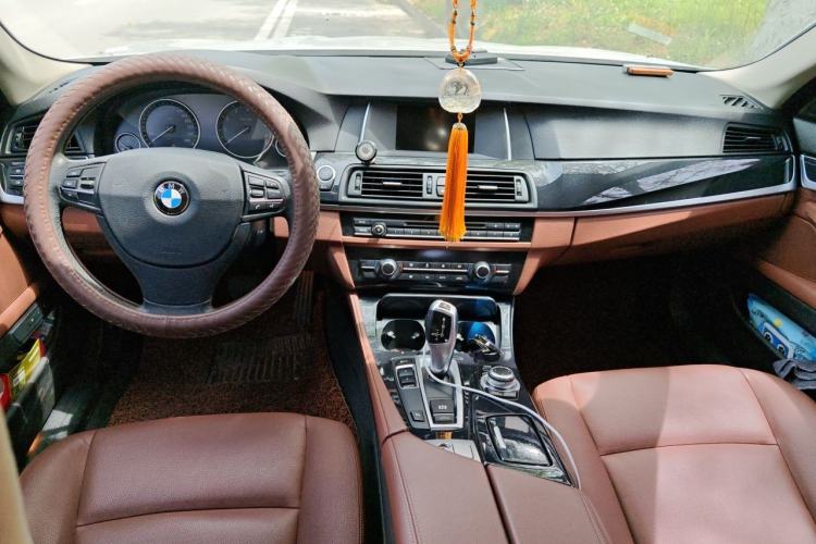 Used BMW 5 Series 2015 520i Elegant Edition Center Console