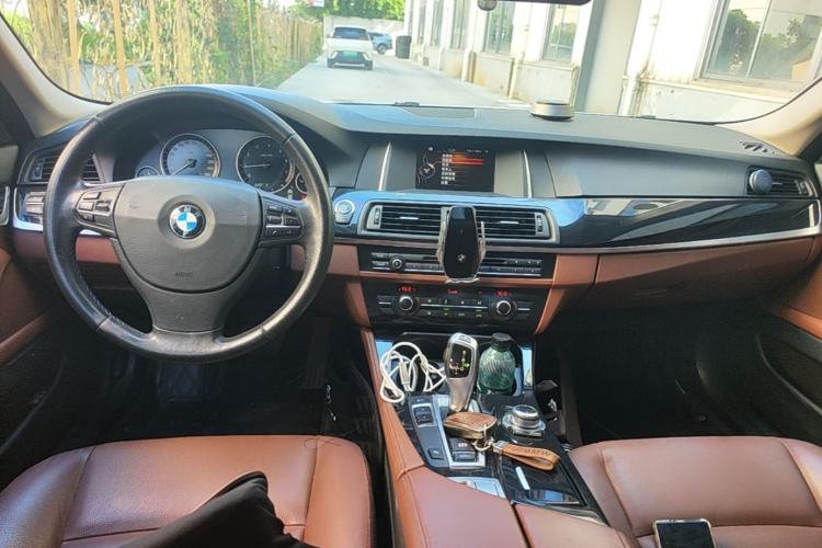 Used BMW 5 Series 2015 520i Elegant Edition Center Console