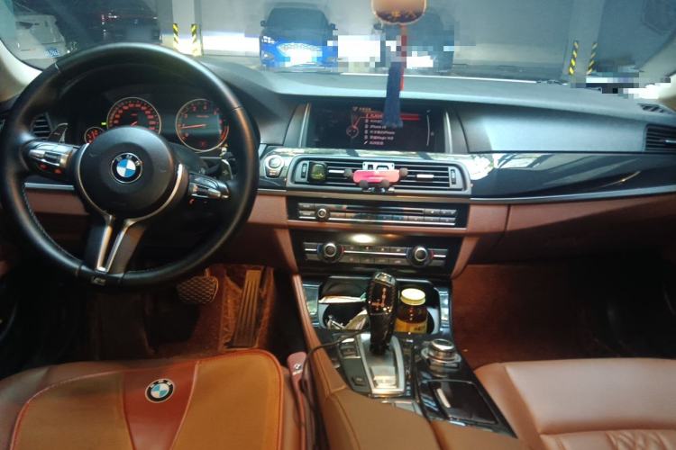 Used BMW 5 Series 2015 520i Elegant Edition Center Console