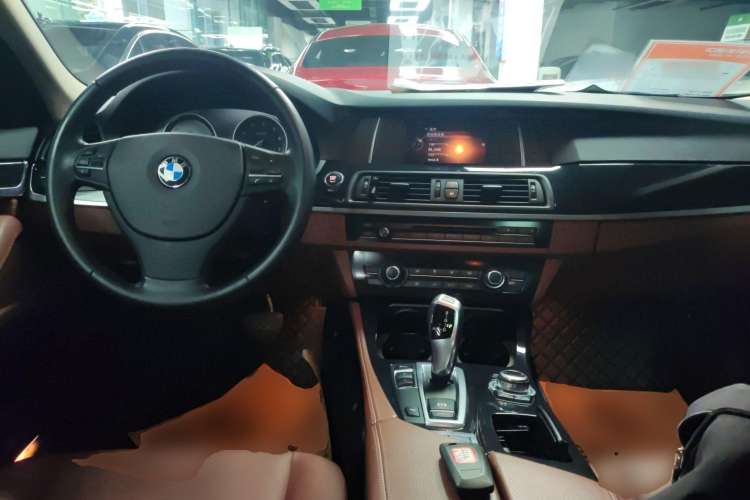 Used BMW 5 Series 2015 520i Elegant Edition Center Console