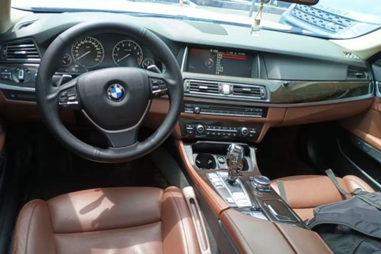 Used BMW 5 Series 2015 535Li Leading Model Center Console