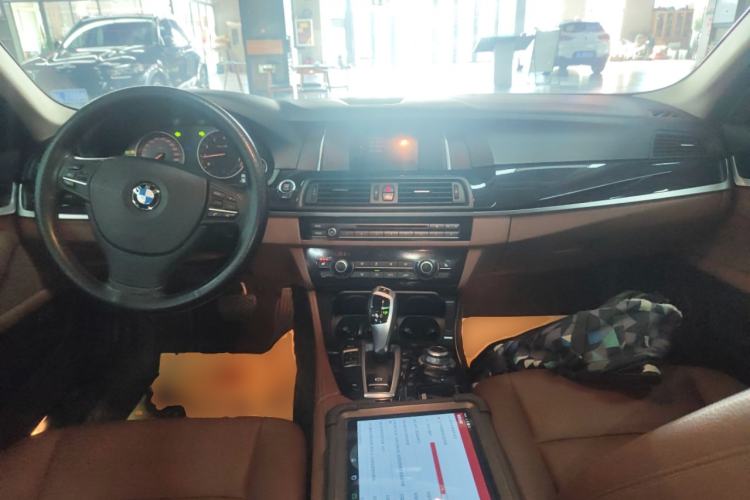 Used BMW 5 Series 2015 520i Elegant Edition Center Console