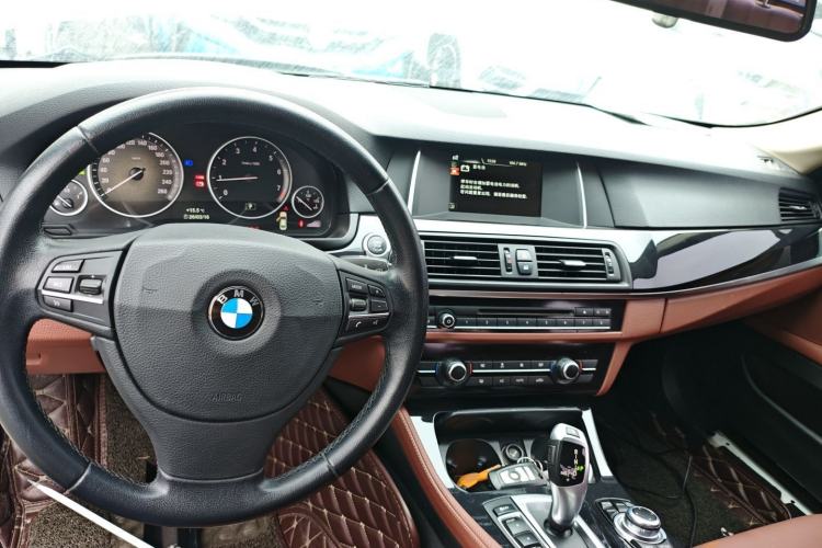 Used BMW 5 Series 2015 520i Elegant Edition Center Console