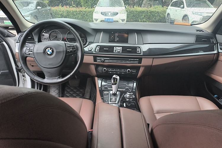 Used BMW 5 Series 2015 520i Elegant Edition Center Console
