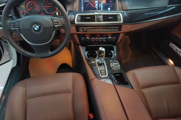 Used BMW 5 Series 2015 520i Elegant Edition Center Console